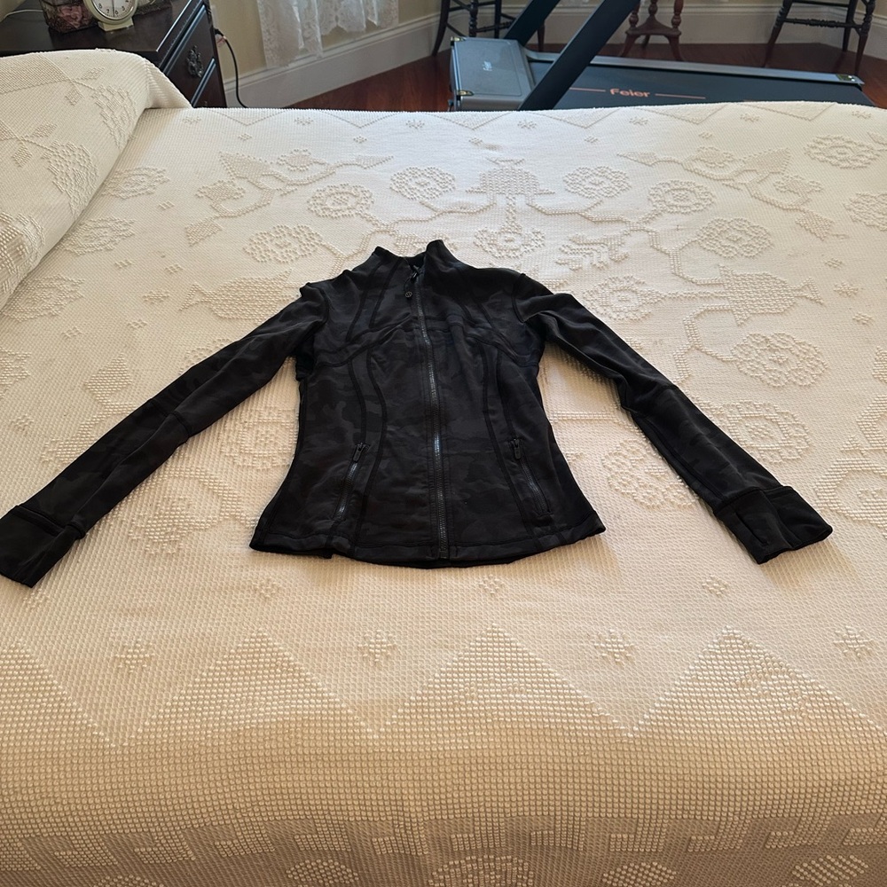 LULULEMON DEFINE JACKET NULU BLACK GRAY CAMO SIZE 4